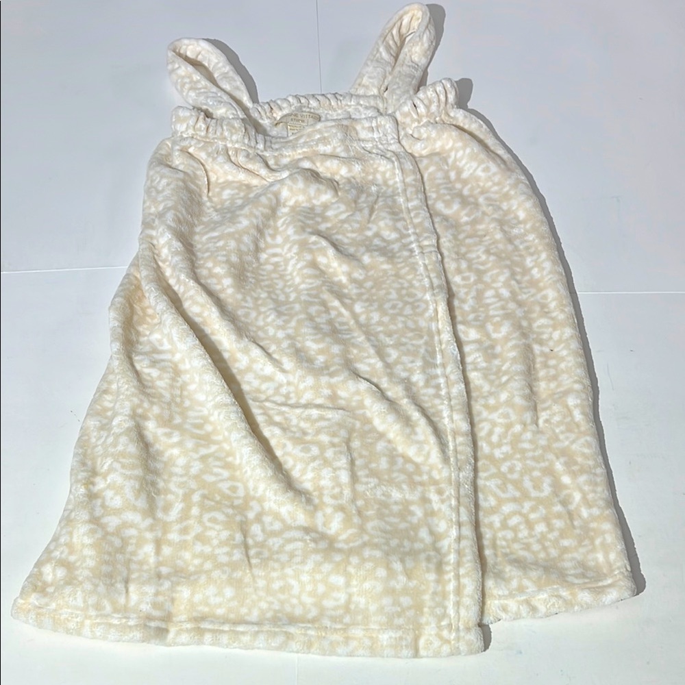 Adrienne Vittadini Studio cream beige leopard print towel wrap one size NWOT